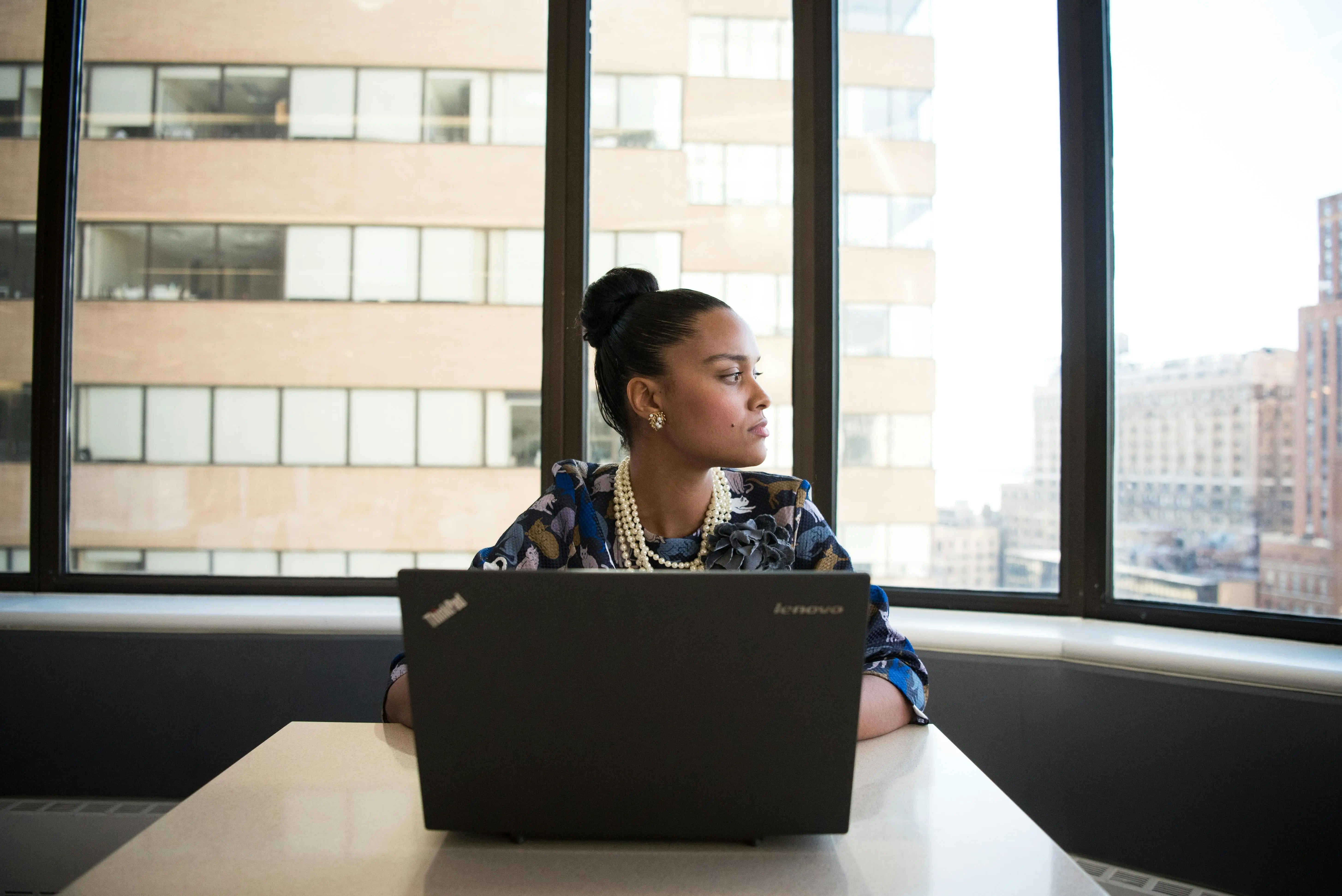 ¿Las mujeres acceden menos a los bancos que los hombres?